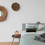 Mariposa Villa *